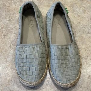 SANUK OLIVE KHAKI BASKET CASE SLIP ON COMFORT FLATS SHOES WOMEN’S SIZE 7